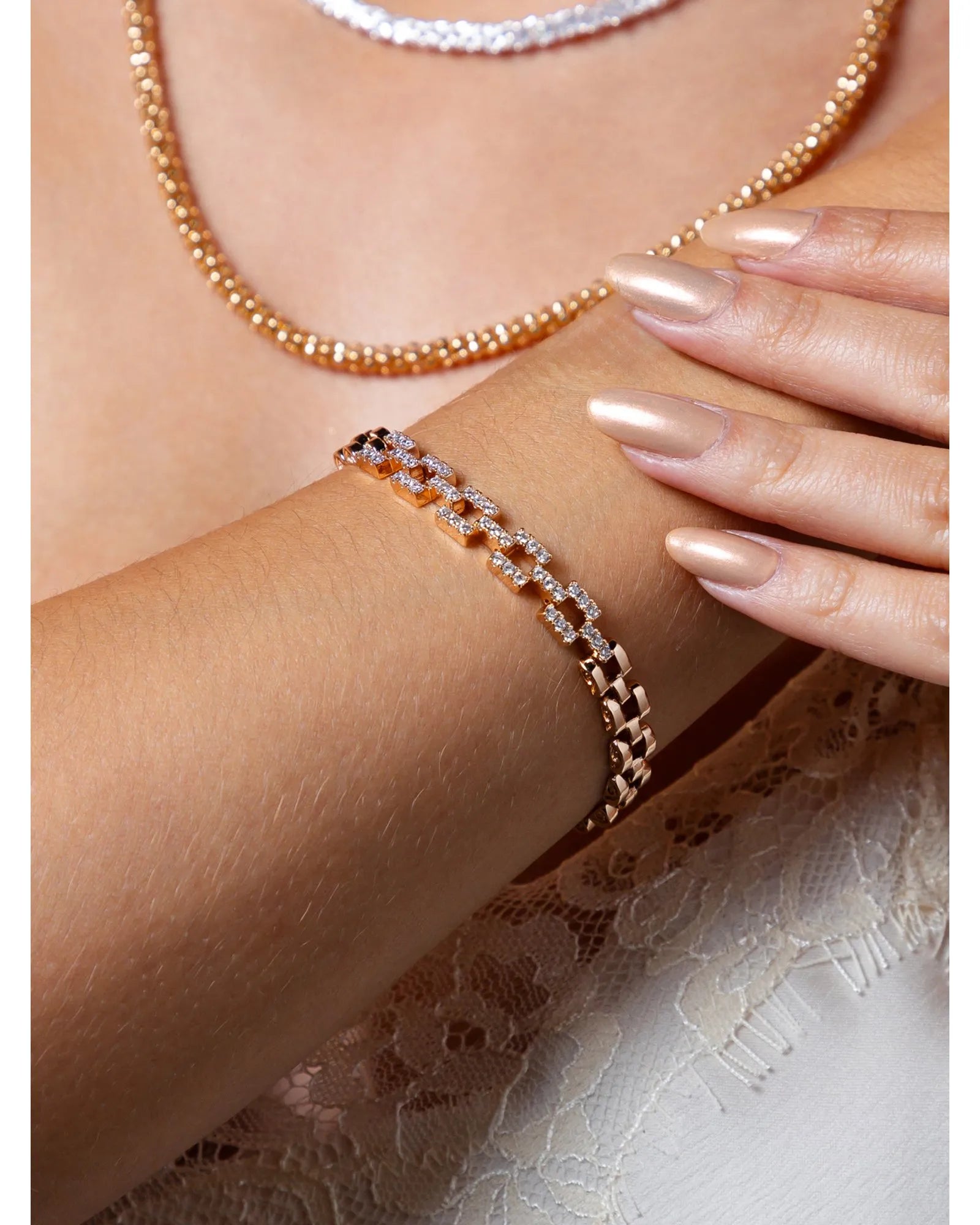 Pulsera con tachuelas 